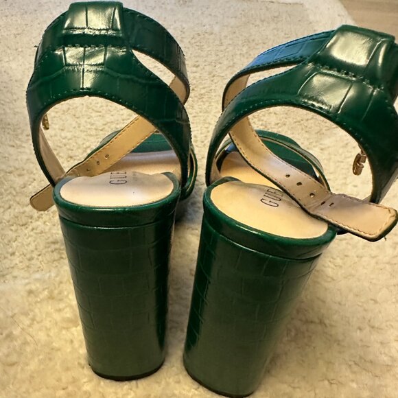 Guess Green Platform Shoes with Glossy Finish - Picture 3 of 4